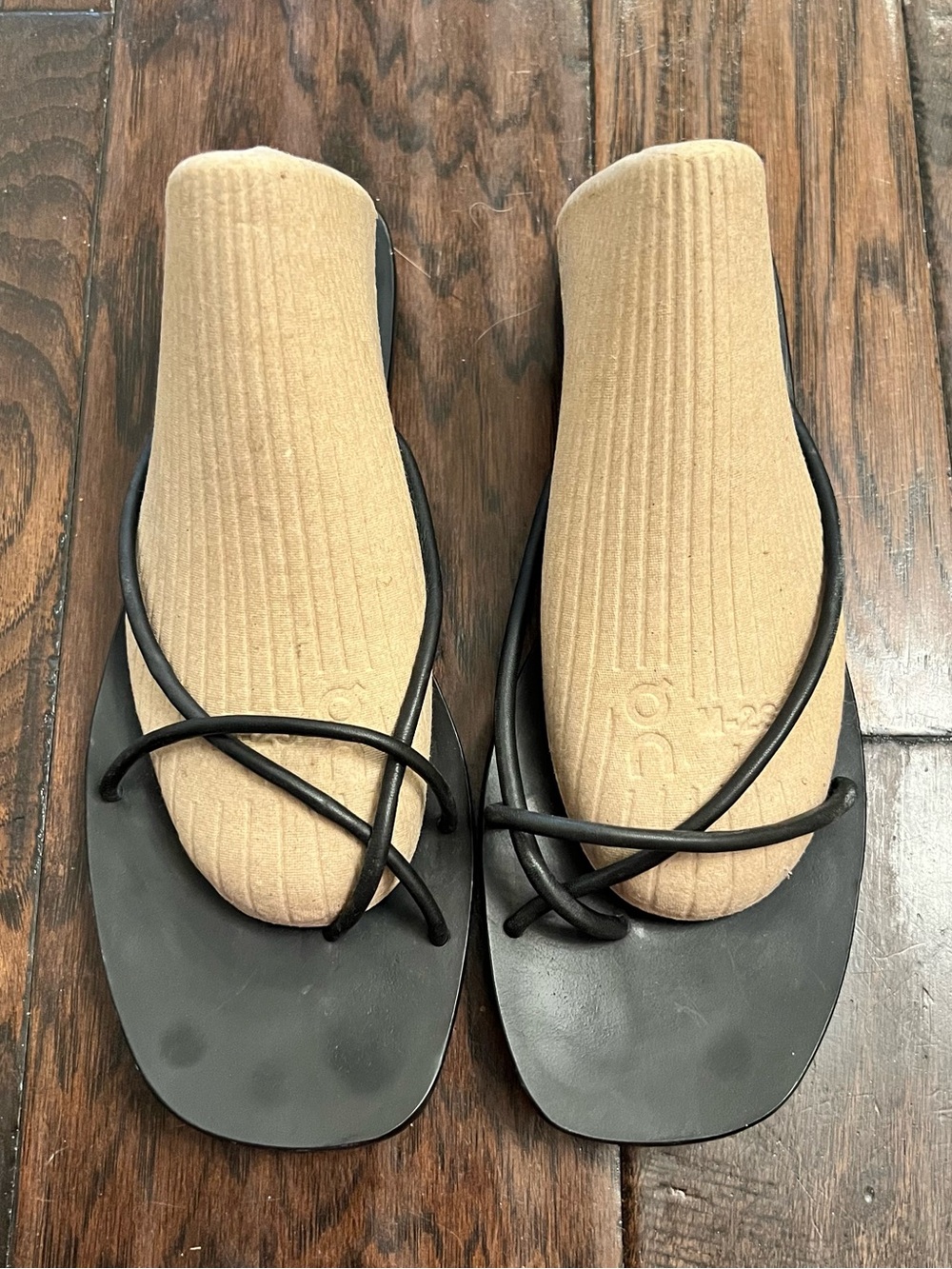 ST. AGNI Women's Rouleau Sandal